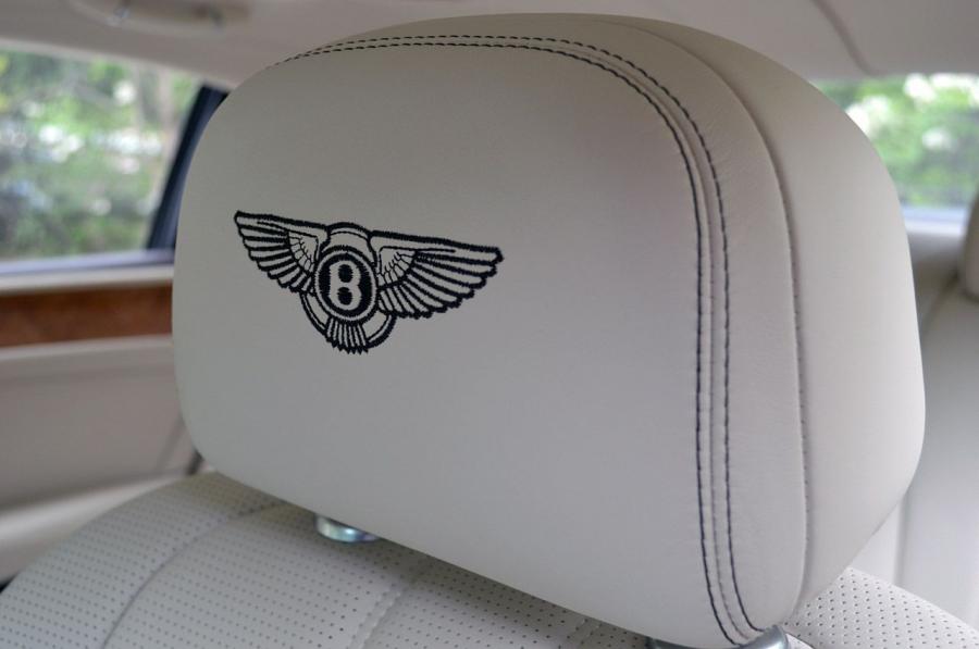 Детали интерьера Bentley Flying Spur 2014 года  (фото 23 из 63)